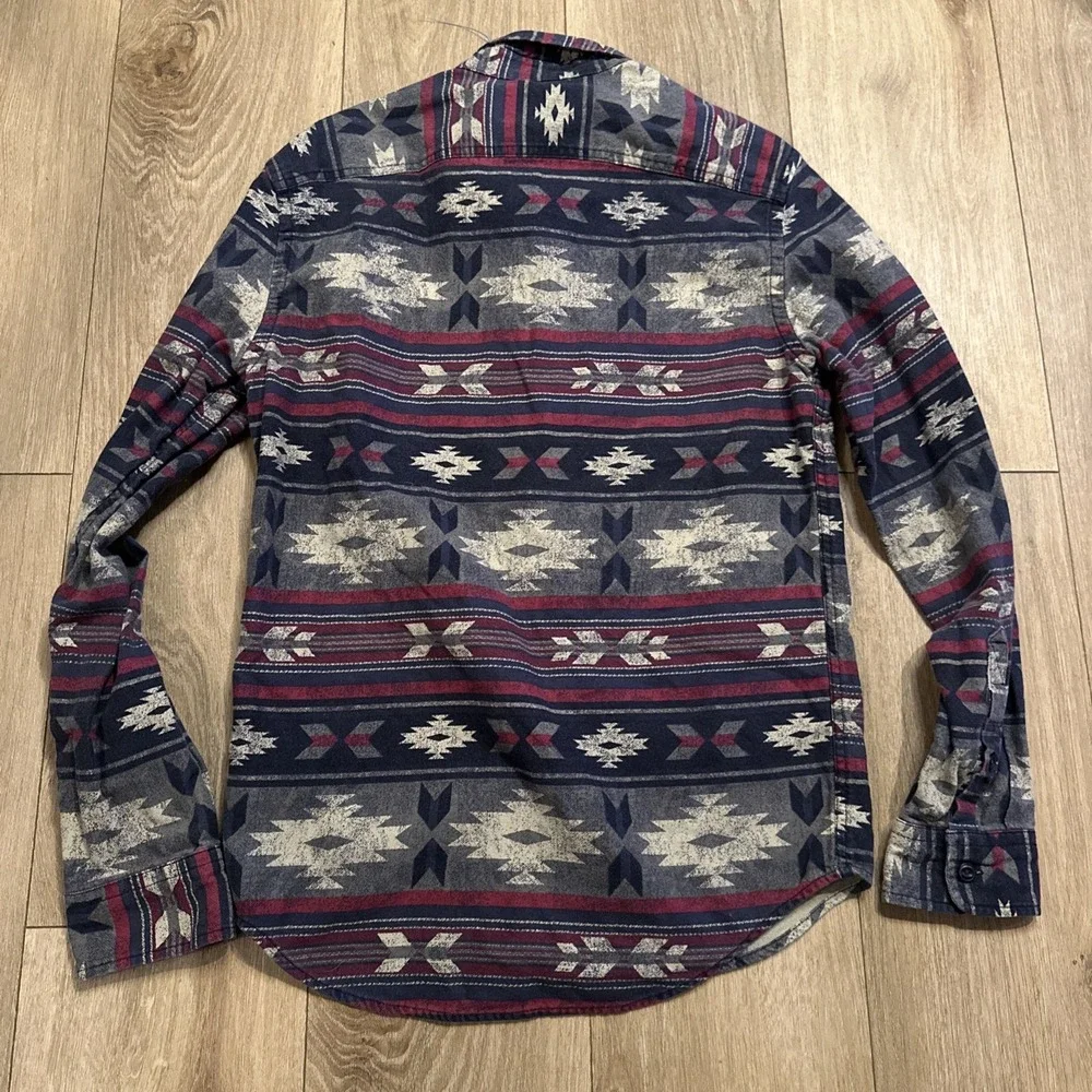 American Eagle AE Aztec Shirt Men's Small‎ Button Up Western Southwest All Over
